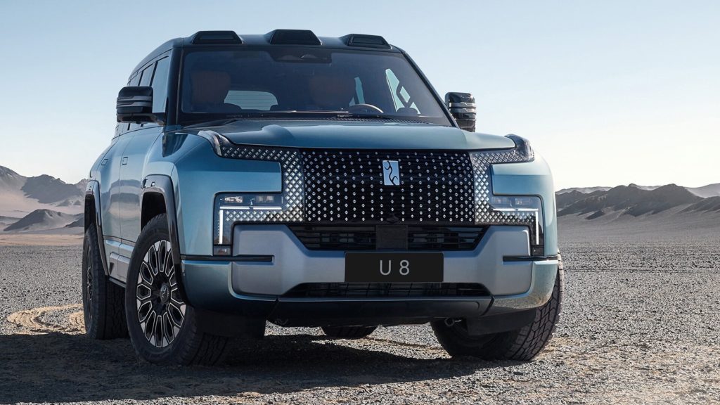 Гибридный внедорожник BYD Yangwang U8